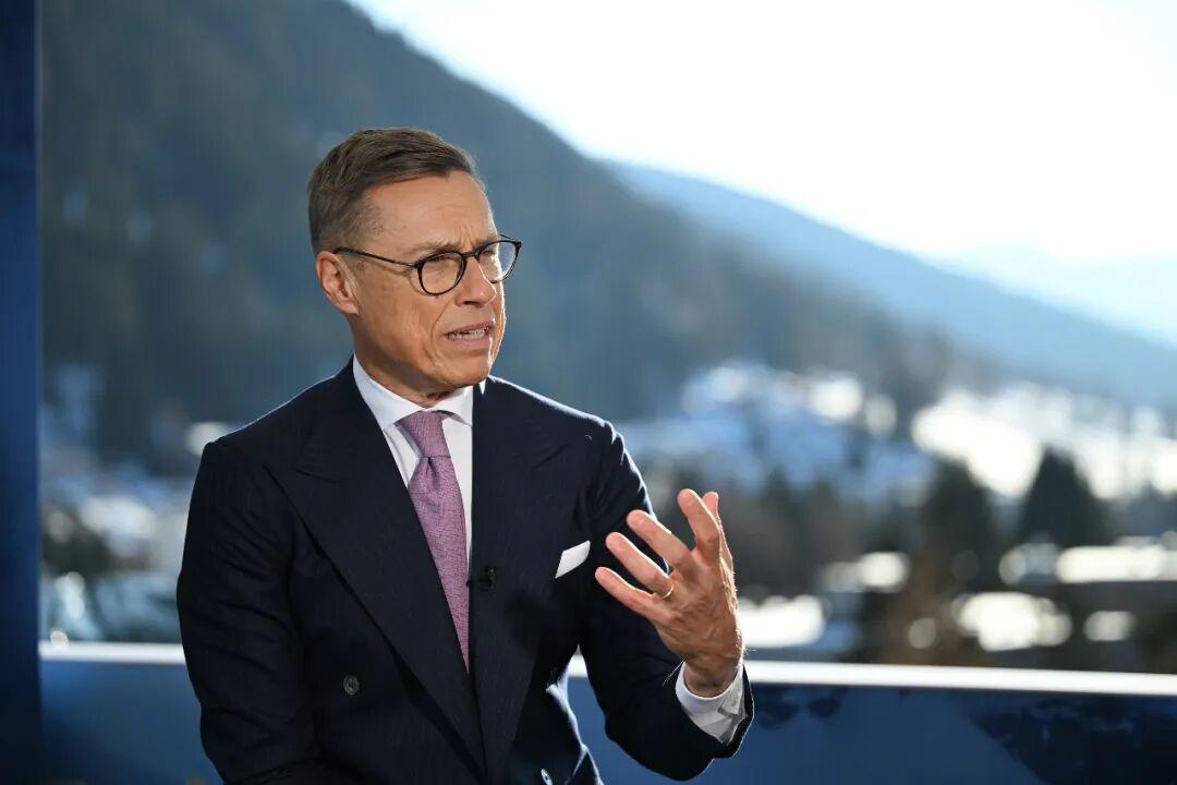 世界杯淘汰赛资格-芬兰总统“出招”：邀特朗普蒸桑拿，帮助解决格陵兰岛的复杂局势；他曾将特朗普与泽连斯基的争吵比作婚姻中的争执，呼吁双方回到谈判桌前