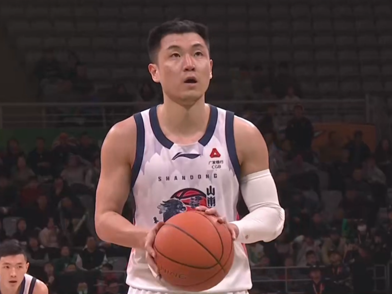 世界杯小组积分-山东男篮客场险胜辽宁，高诗岩关键三分+关键抢断，陈林坚太稳了
