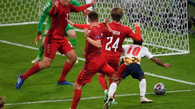 世界杯淘汰赛资格-体毛越位再见！感谢欧洲杯，英超VAR终于要改了